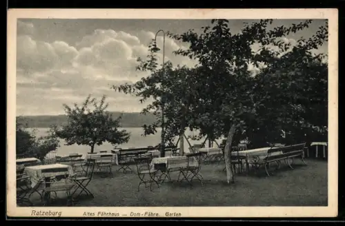AK Ratzeburg, Gasthaus-Pension Altes Fährhaus / Dom-Fähre J. Behrendt, Garten mit Wasserblick