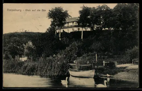 AK Ratzeburg, Blick auf die Bäk vom Wasser aus, mit Boot