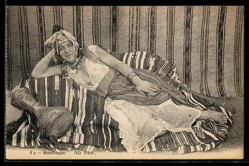 AK Mauresque, Araberin in verführerischer Kleidung