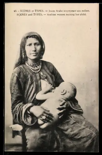 AK Jeune Arabe nourrissant son enfant