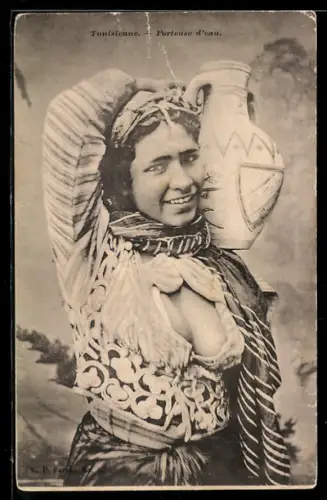 AK Tunisienne, Porteuse d`eau