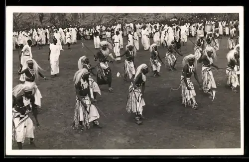 Foto-AK Watutsi in zeremonieller Kleidung