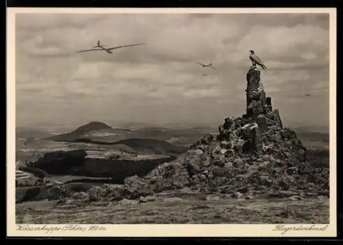 AK Segelflugzeuge im Fluge am Fliegerdenkmal auf der Wasserkuppe, Rhön