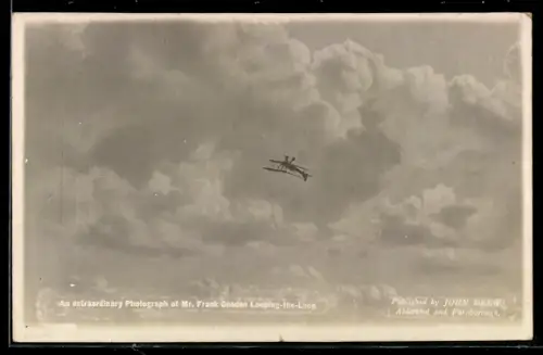 Foto-AK Doppeldecker-Flugzeug beim Ausführen von Looping