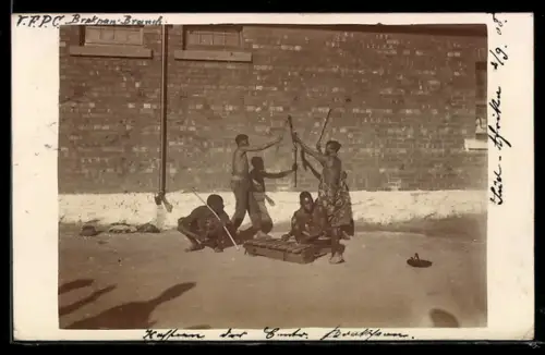 Foto-AK Brakpan, VFPC Brakpan-Branch, Kaffern Boys, Schlaginstrument, Stecken