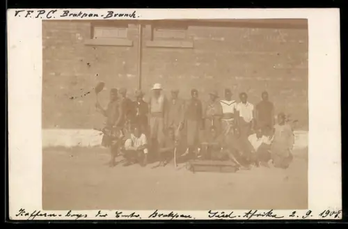 Foto-AK Brakpan, VFPC Brakpan-Branch, Gruppenbild Kaffernjungen