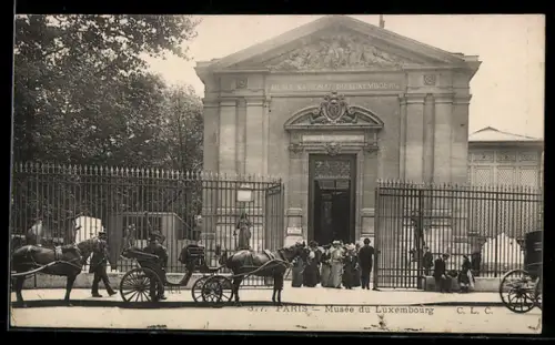 AK Paris, Entrée du Musée du Luxembourg avec calèches et visiteurs