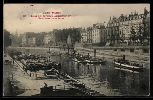 AK Paris, Quai des Grands-Augustins, Petit Bras de la Seine avec bateaux et immeubles adjacents