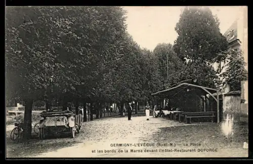 AK Germigny-l'Éveque, la Place et les bords de la Marne devant l'Hotel-Restaurant Duporge