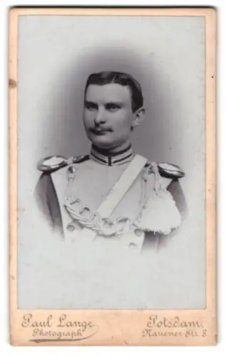 Fotografie Paul Lange, Potsdam, Nauener-Str. 8, Garde-Ulan in Parade-Uniform mit Paraderabatte