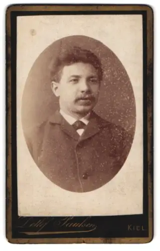 Fotografie Detlef Paulsen, Kiel, Kehdenbrücke 30, Porträt eines Mannes