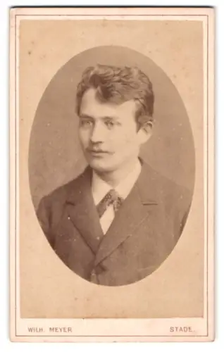 Fotografie Wilh. Meyer, Stade, Schifferthorvorstadt, Porträt eines jungen Mannes