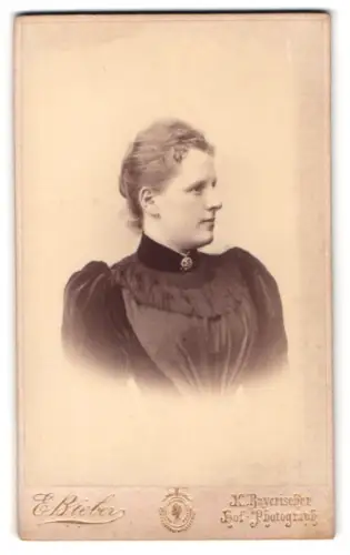 Fotografie E. Bieber, Hamburg, Neuer Jungfernstieg 20, Porträt einer Frau im Profil