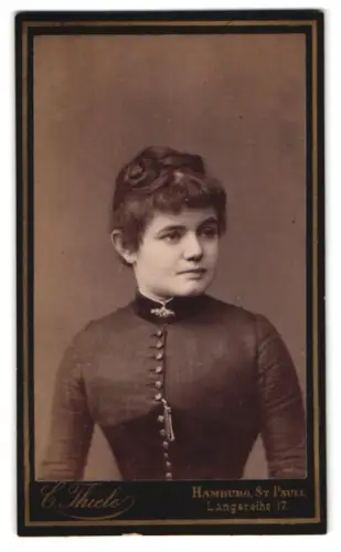 Fotografie C. Thiele, Hamburg, Lange Reihe 17, Porträt einer jungen Frau