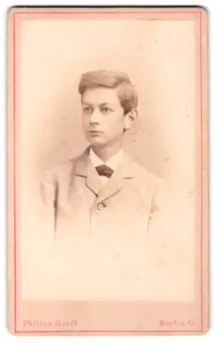 Fotografie Philipp Graff, Berlin, Jerusalemer Str. 18, Porträt eines jungen Mannes