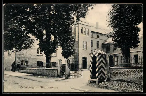 AK Ratzeburg, Stadtkaserne mit Soldaten