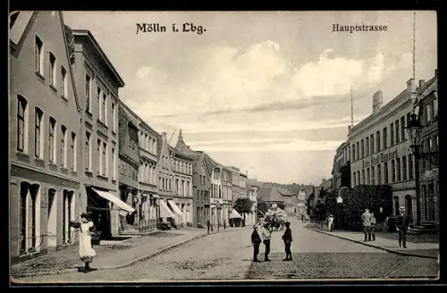 AK Mölln i. Lbg., Hauptstrasse mit Geschäften
