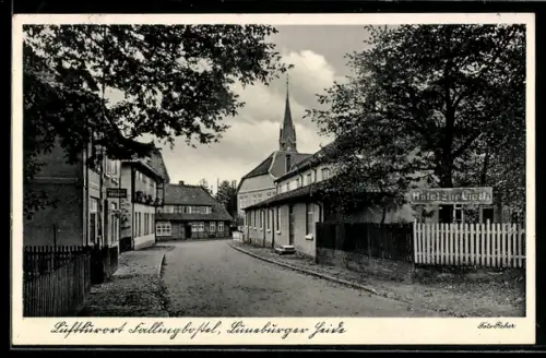 AK Fallingbostel /Lüneburger Heide, Hotel zur Linde, Strassenpartie mit Kirche