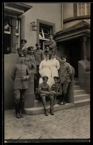 AK Kaiserslautern, Städtisches Krankenhaus Dr. Kimmelbau, Eingang mit Soldaten
