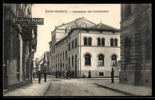AK Kaiserslautern, Gasstrasse mit Stadttheater, Geschäft von Ludwig Naab
