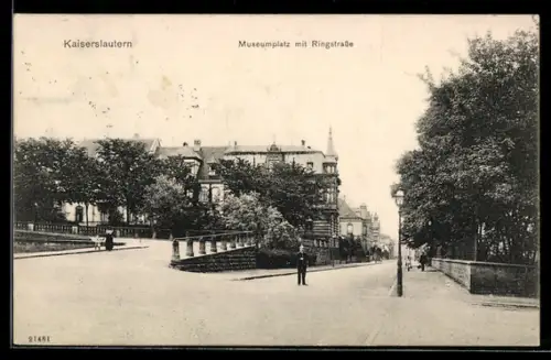 AK Kaiserslautern, Museumplatz mit Ringstrasse und Polizist