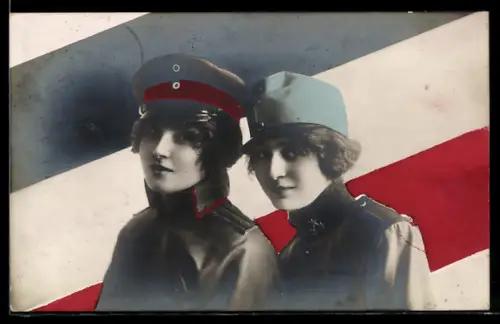 AK Frauen in Soldatenuniform vor der Reichsflagge