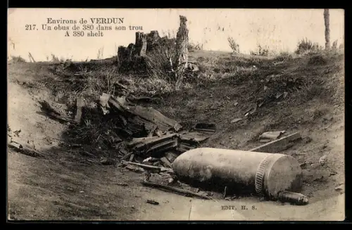 AK Verdun, Un obus de 380 dans son trou