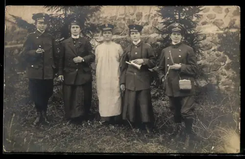 Foto-AK Gruppe weiblicher Briefzustellerinnen