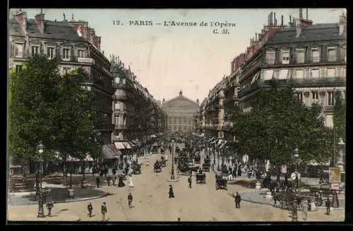 AK Paris, L`Avenue de l`Opéra avec voitures et piétons animés