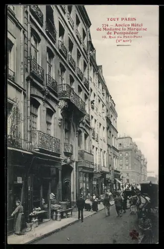AK Paris, Ancien Hôtel de Madame la Marquise de Pompadour, rue du Petit-Pont, scène de rue animée