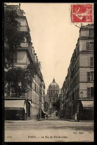 AK Paris, La Rue du Val-de-Grâce et vue sur le dôme