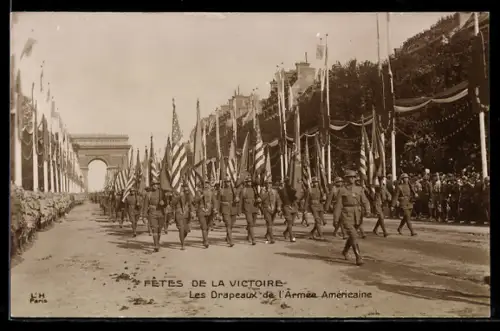 AK Paris, Fêtes de la Victoire, Les Drapeaux de l`Armée Américaine