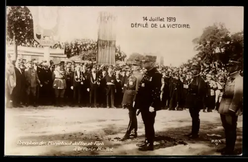 AK Paris, Réception des Maréchaux Joffre et Foch à la Porte Maillot, Défilé de la Victoire 14 Juillet 1919