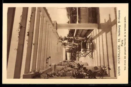 AK Paris, Vue d`une des pergolas fleuries de la terrasse jardin