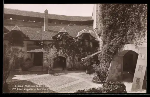 AK Château de Chillon, 1ère Cour et galerie de ronde