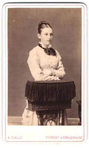 Fotografie A. Schulz, Pyrmont, Zielenziger-Str. 74, Porträt einer Dame