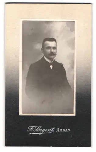 Fotografie F. Sergent, Arras, Porträt eines Mannes