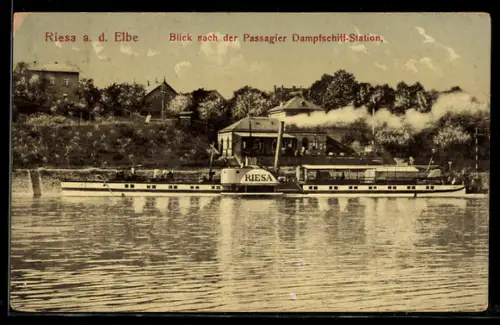 AK Riesa a. d. Elbe, Raddampfer Riesa vor der Passagier Dampfschiff-Station