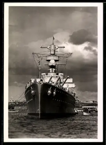 AK Panzerschiff Lützow der Kriegsmarine in Bugansicht