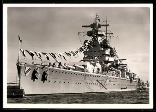 AK Panzerschiff der Kriegsmarine Admiral Scheer an der Festmachertonne