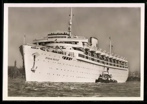 AK KDF-Passagierschiff Wilhelm Gustloff in Fahrt