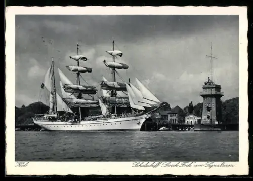 AK Kiel, Schulschiff der Kriegsmarine Gorch Fock am Signalturm
