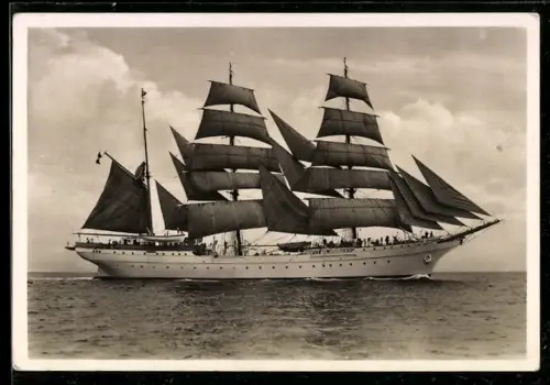 AK Segelschulschiff der Kriegsmarine 3-Mastbark Gorch Fock in Fahrt