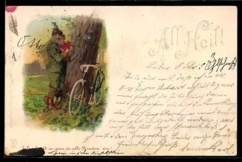 AK Paar mit Fahrrad schnitzt ein Herz in Baum