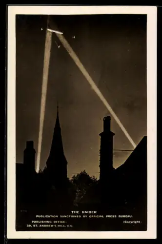 AK The Raider, Zeppelin wird von Suchscheinwerfern angestrahlt