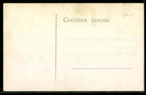 AK Mann mit einem Ruderboot am Strand