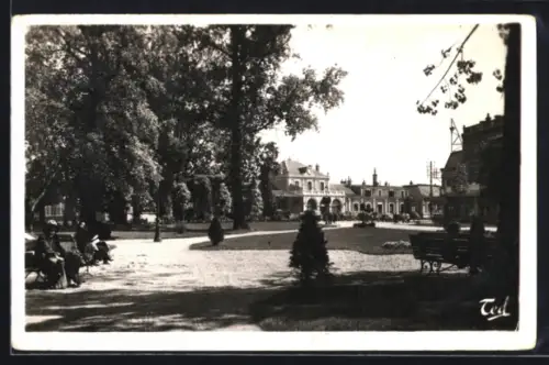 AK Moulins /Allier, Le Jardin de la Gare