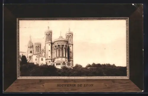 AK Lyon, L`Eglise