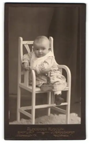 Fotografie Alexander Rudolph, Erfurt, Johannesstr. 116, Süsses Kleinkind im gestreiften Kleid