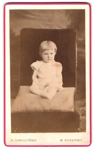Fotografie M. Nonwaczynska, Warszawa, Nowy Swiat 25, Süsses Kleinkind im weissen Hemd